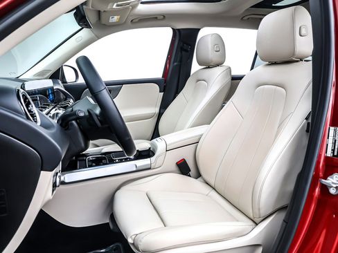 Used 2021 Mercedes-Benz GLB 250 4MATIC image 18