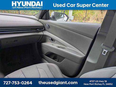 Used 2024 Hyundai Elantra SEL image 17