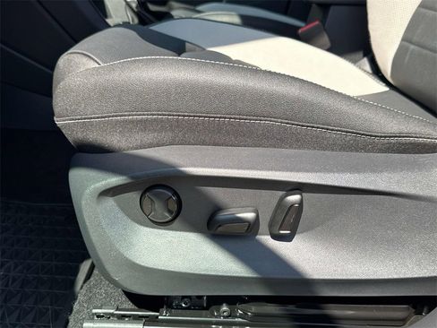 Used 2025 Volkswagen Taos SEL image 8