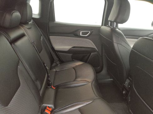 Used 2024 Jeep Compass Latitude image 19