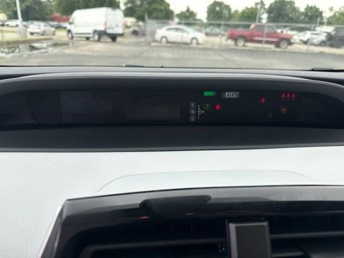 Used 2022 Toyota Prius L Eco FWD image 31