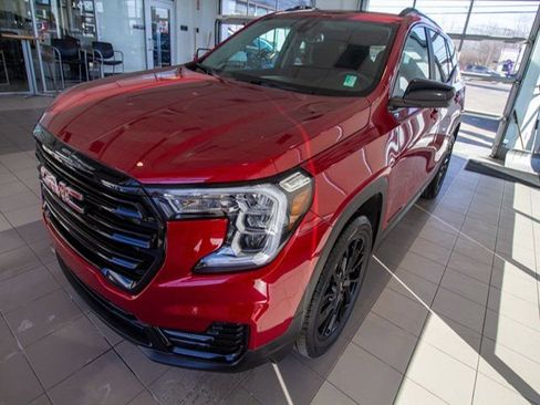 Certified 2023 GMC Terrain SLE w/ Driver Convenience Package image 2
