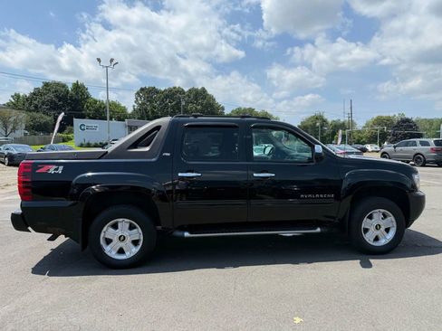 Used 2011 Chevrolet Avalanche LT w/ Luxury Package image 3