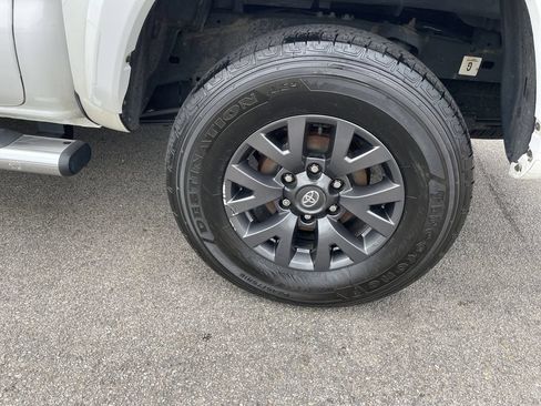 Certified 2023 Toyota Tacoma SR5 AWD/4WD image 10