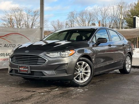 Used 2020 Ford Fusion SE image 1