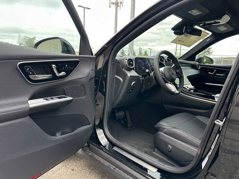 Used 2025 Mercedes-Benz GLC 300 4MATIC image 22