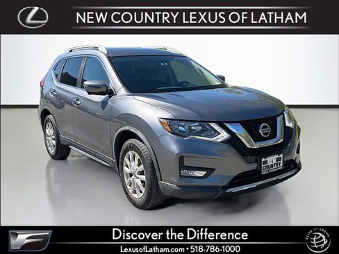 Used 2017 Nissan Rogue SV w/ SV Premium Package AWD/4WD image 1