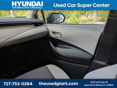Used 2025 Toyota Corolla LE FWD image 18