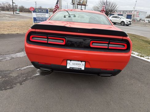 Used 2022 Dodge Challenger SXT w/ Driver Convenience Group image 6