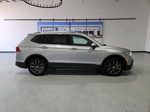Certified 2023 Volkswagen Tiguan SE FWD image 9