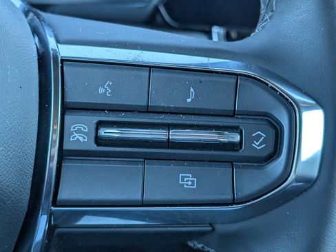 Used 2025 GMC Canyon Elevation w/ Convenience Package image 12