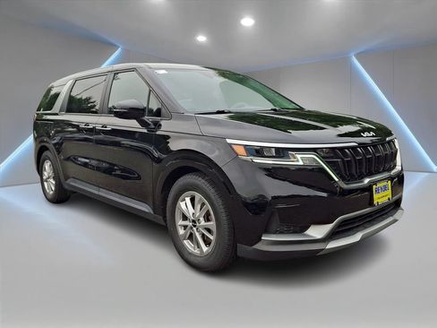 Used 2023 Kia Carnival LX FWD image 3