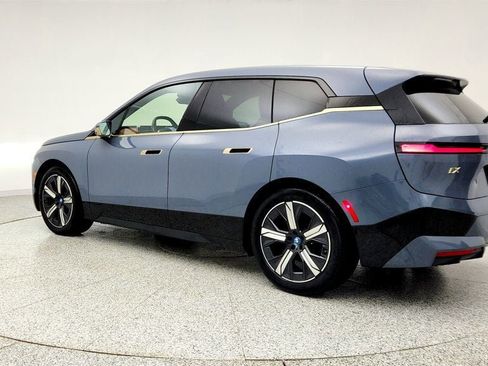 Used 2022 BMW iX xDrive50 w/ Premium Package image 7