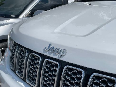 Used 2019 Jeep Grand Cherokee Overland AWD/4WD image 4