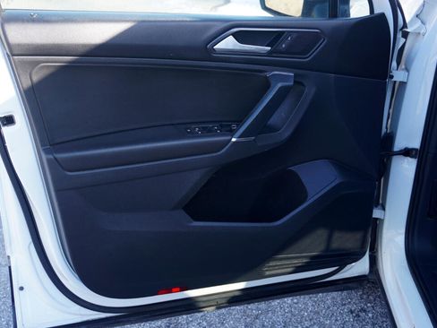 Used 2018 Volkswagen Tiguan SE image 20