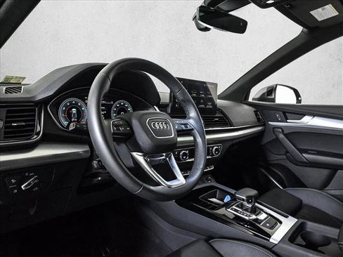 Certified 2025 Audi Q5 2.0T Premium w/ Convenience Plus Package AWD/4WD image 10