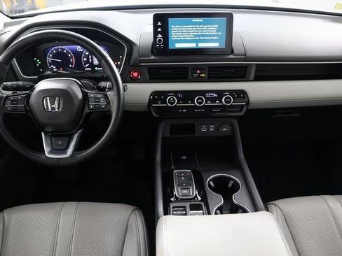 Used 2023 Honda Pilot Elite image 9