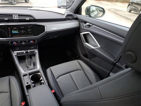New 2025 Audi Q3 2.0T Premium image 25