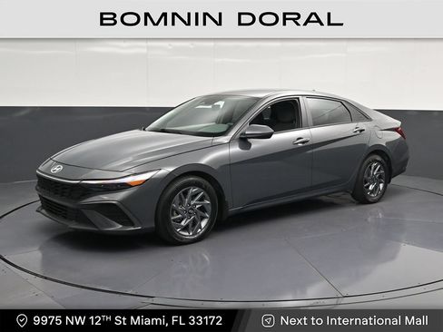 Used 2024 Hyundai Elantra SEL FWD image 1