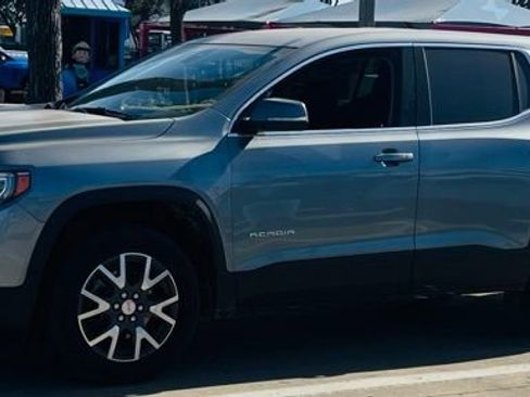 Used 2023 GMC Acadia SLE image 5