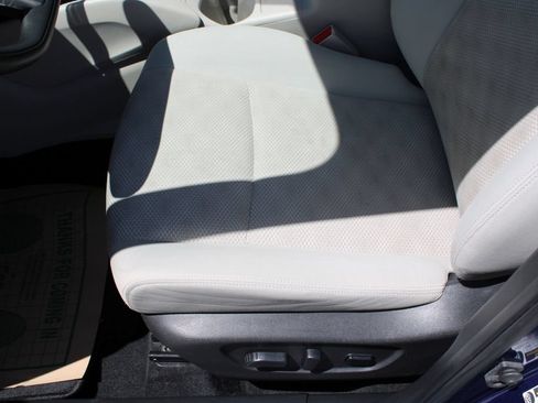 Used 2020 Nissan Rogue Sport SV FWD image 16