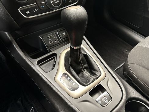 Used 2017 Jeep Cherokee Latitude w/ Comfort/Convenience Group image 17