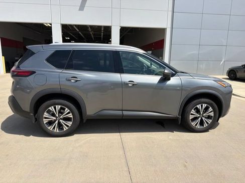 Used 2021 Nissan Rogue SV w/ Premium Package AWD/4WD image 2