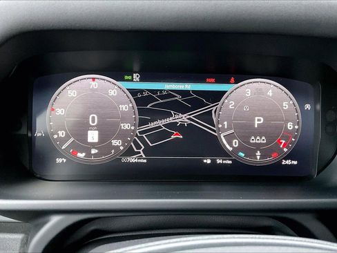 Used 2025 Land Rover Defender 90 X-Dynamic SE image 23