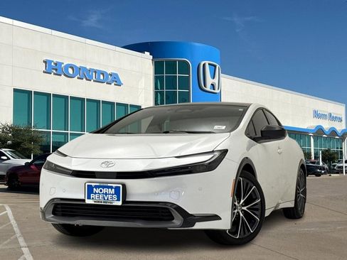 Used 2024 Toyota Prius XLE image 1