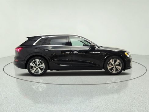 Used 2024 Audi Q8 e-tron Premium Plus AWD/4WD image 4
