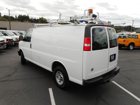 Used 2016 Chevrolet Express 2500 w/ Cold Climate Package RWD image 12
