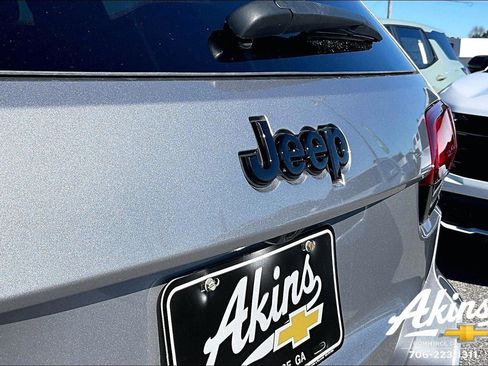 Used 2021 Jeep Grand Cherokee Laredo X image 18