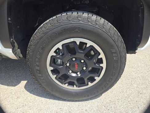 Used 2025 Toyota Tacoma TRD Off-Road w/ TRD Off Road Upgrade Package AWD/4WD image 26