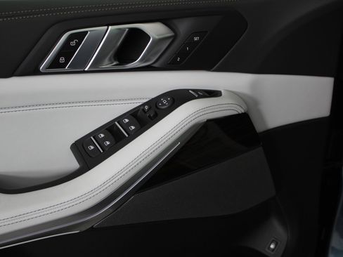 New 2026 BMW X5 xDrive50e image 23