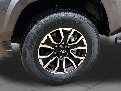 Used 2021 Toyota Tacoma TRD Sport w/ Technology Package AWD/4WD image 11