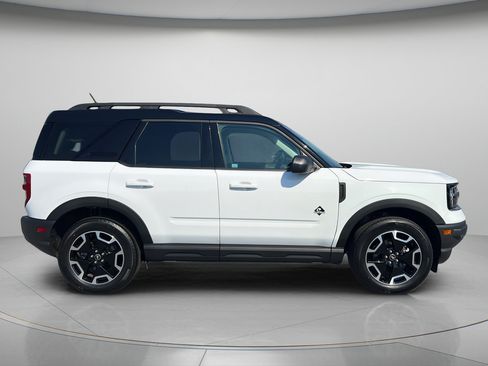 Used 2023 Ford Bronco Sport Outer Banks w/ Tech Package AWD/4WD image 8