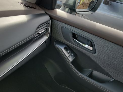 Certified 2023 Nissan Rogue SV FWD image 28