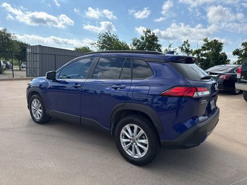 Used 2022 Toyota Corolla Cross LE FWD image 3