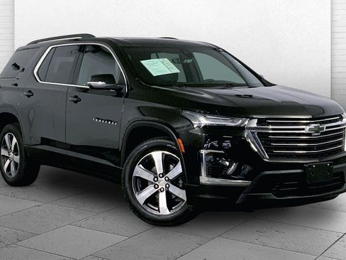 Used 2023 Chevrolet Traverse LT w/ LT Premium Package AWD/4WD image 1