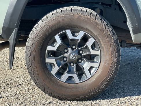Used 2022 Toyota Tacoma TRD Off-Road AWD/4WD image 29