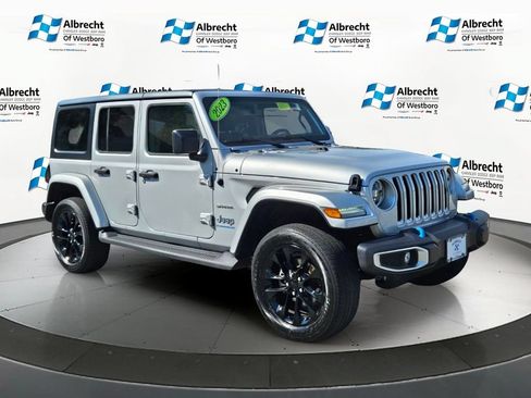 Used 2023 Jeep Wrangler Unlimited Sahara AWD/4WD image 7