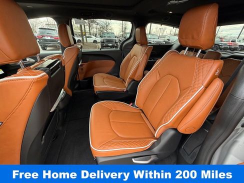 New 2026 Chrysler Pacifica Pinnacle image 11