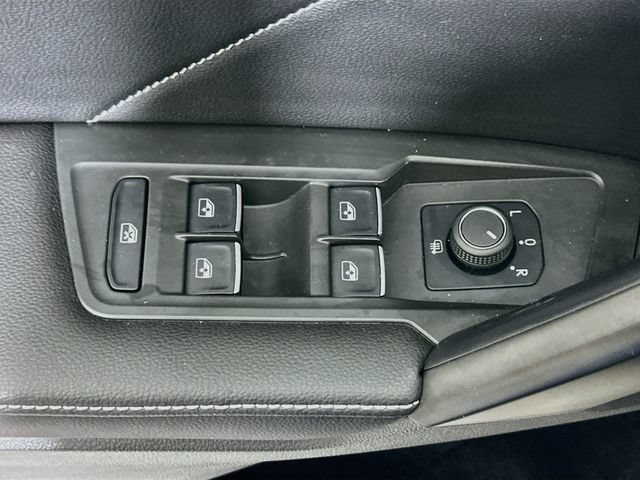 Certified 2024 Volkswagen Tiguan SE R-Line AWD/4WD image 17