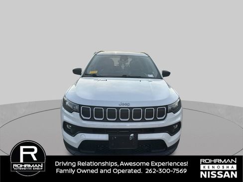 Used 2022 Jeep Compass Latitude w/ Sun and Sound Group AWD/4WD image 9