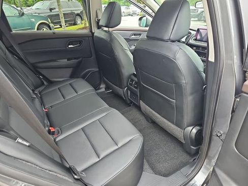 Used 2023 Nissan Rogue SV w/ SV Premium B Package FWD image 11