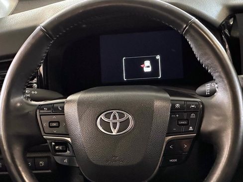 Used 2025 Toyota Camry XLE AWD/4WD image 19