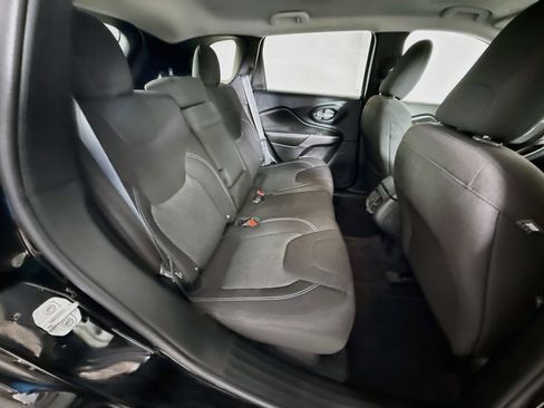 Used 2019 Jeep Cherokee Latitude w/ Popular Appearance Group FWD image 26