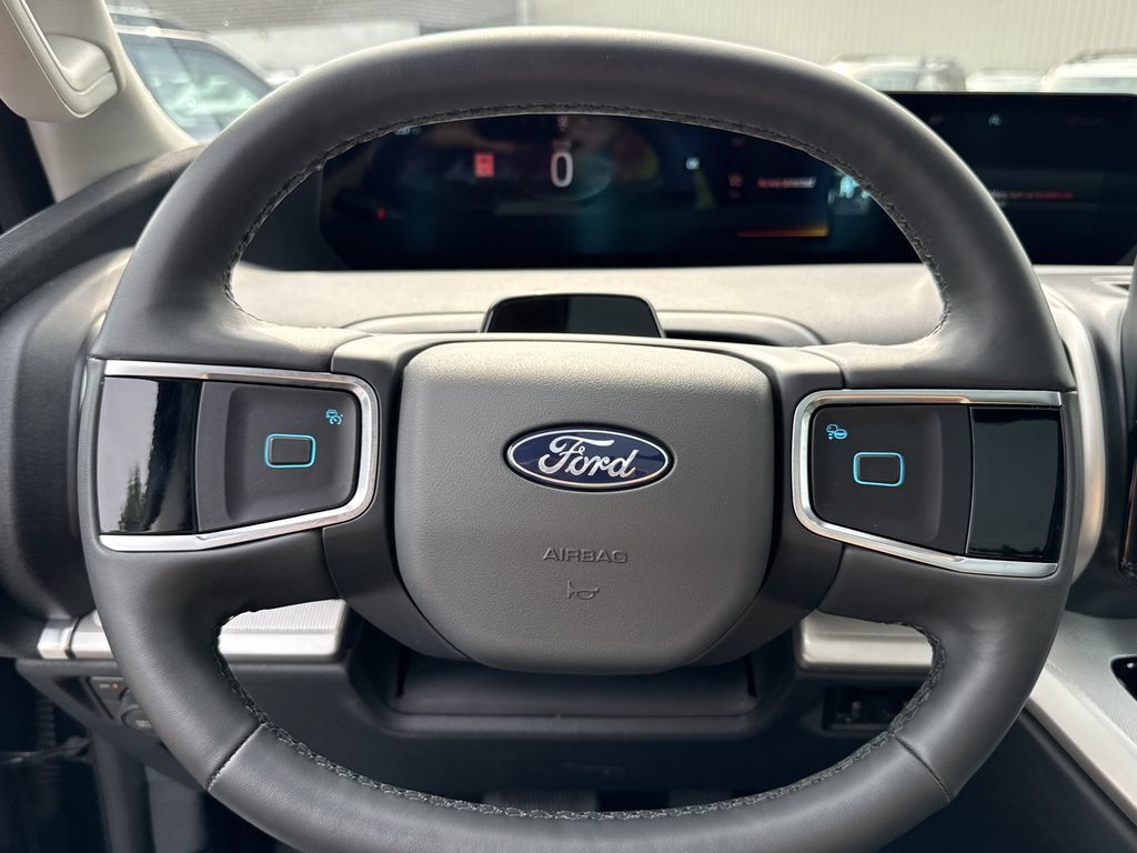 Used 2025 Ford Expedition Active AWD/4WD image 24