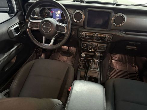 Used 2019 Jeep Wrangler Unlimited Sahara image 10