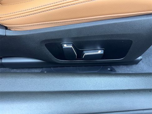 Used 2025 BMW 230i Coupe w/ M Sport Package image 43